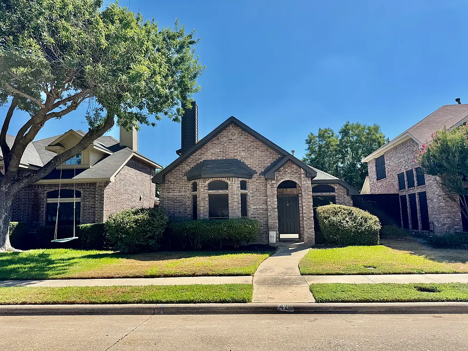 421 Leisure Ln