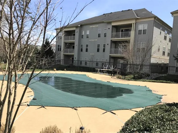 11330 Westbrook Mill Ln Unit 301, Fairfax, VA 22030