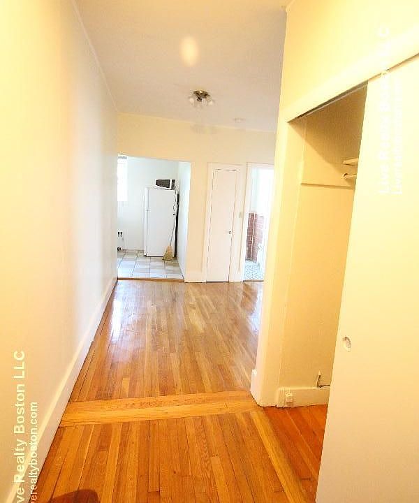 2nd image of 126 Warren St #25R