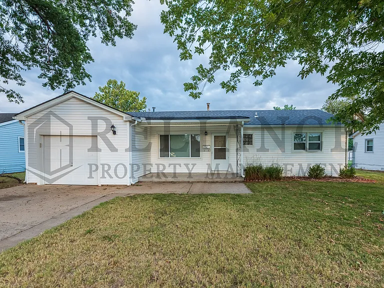 2310 S Vine St — Photo 1