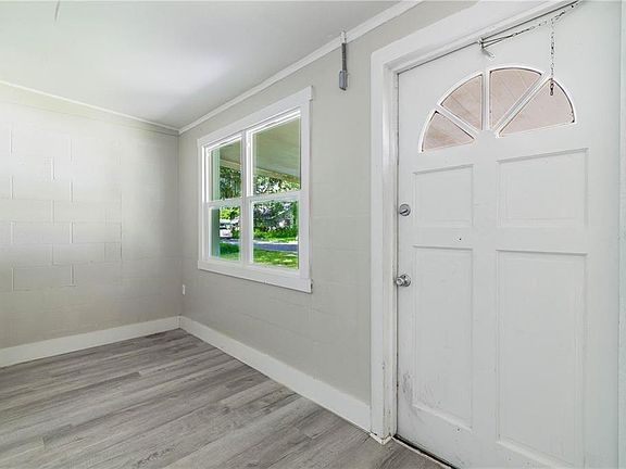 4th image of 5718 Kenwood Ave