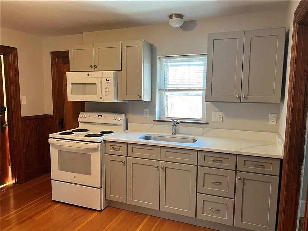 3 bed, 1.0 bath, 800 sqft, $2,000 — Photo 4