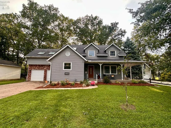 1460 Lexington Dr, Vermilion, OH 44089