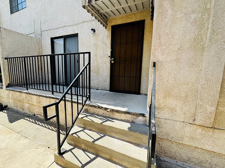 327 La France Ave #E — Photo 28