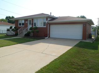 10604 Sycamore Dr, Chicago Ridge, IL 60415