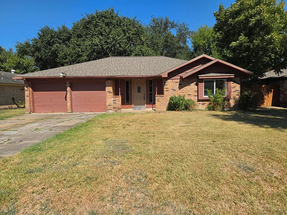 2010 Redwood St