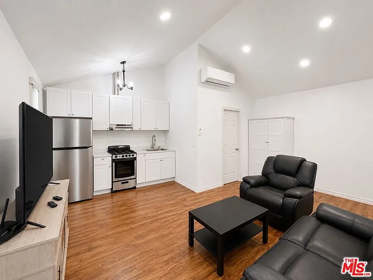 7913 Vanscoy Ave — Photo 6