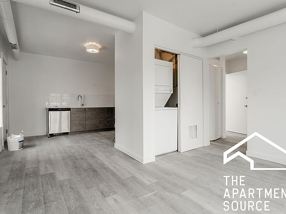 2nd image of 1712 W Glenlake Ave APT 2W