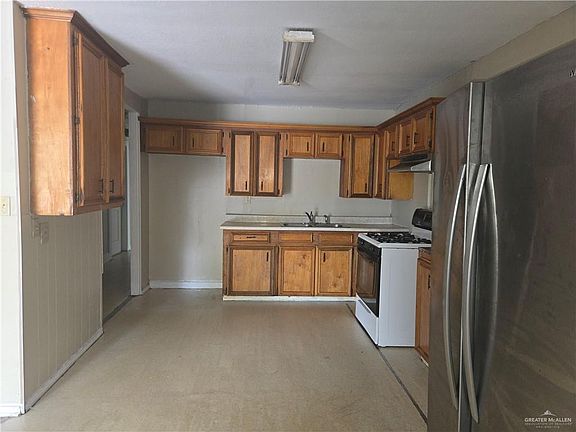 3rd image of 512 E Bell Ave