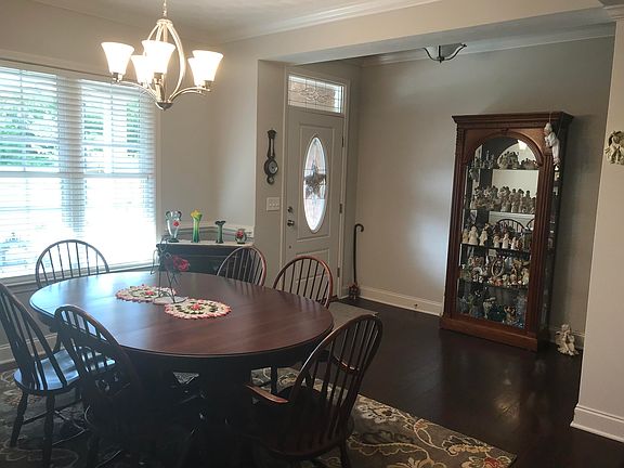 2nd image of 184 N Oaks Dr