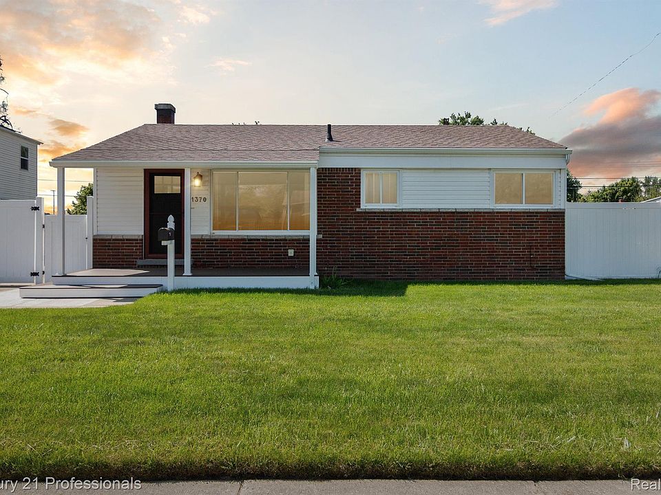 1st image of 1370 Crestwood Ave