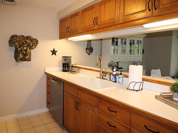 4th image of 12 Mountain Laurels Dr APT 101