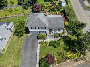 8 Valley View Ter, Suffern, NY 10901