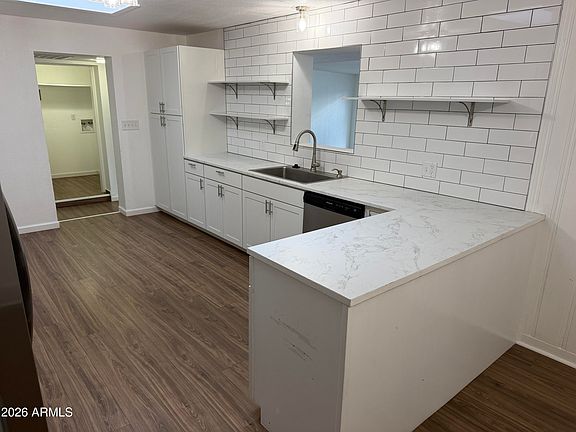 5th image of 947 CARDINAL Avenue