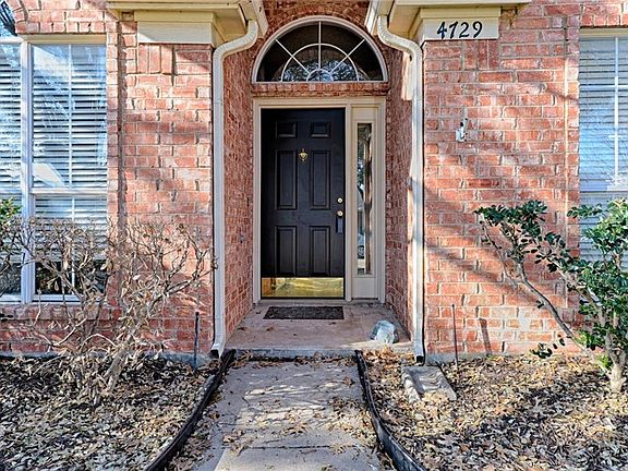 3rd image of 4729 Holly Berry Dr