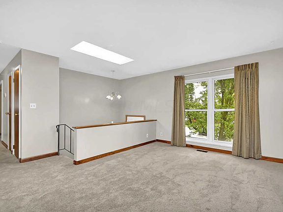 5th image of 4660 Henley Ave