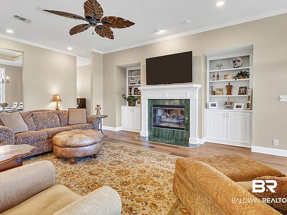 4th image of 262 Royal Dr