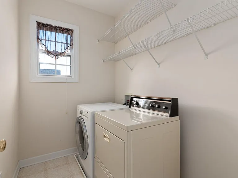 11415 Fountaingrove Dr — Photo 35