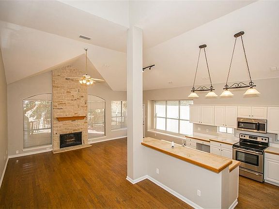 3rd image of 971 Lea Meadow Dr