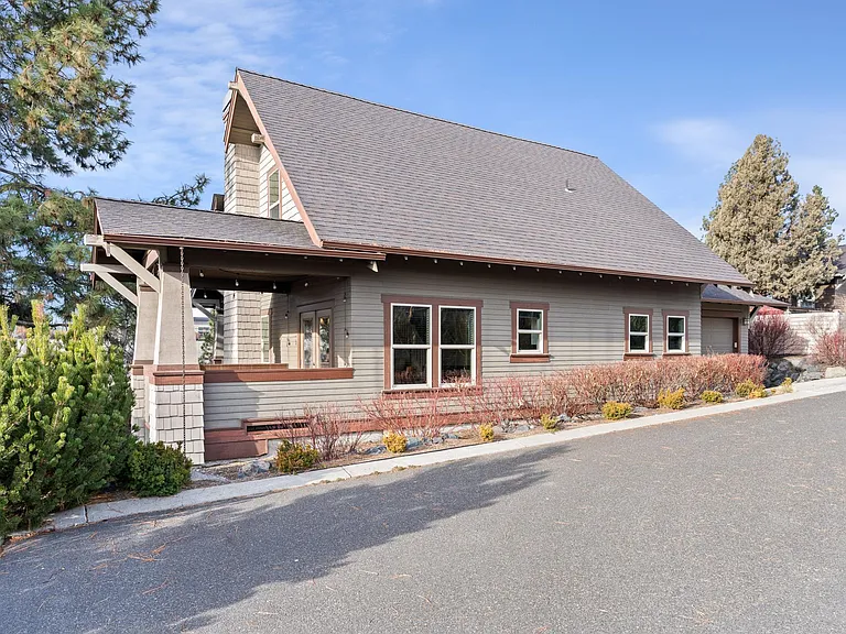 662 NW Mount Washington Dr — Photo 29