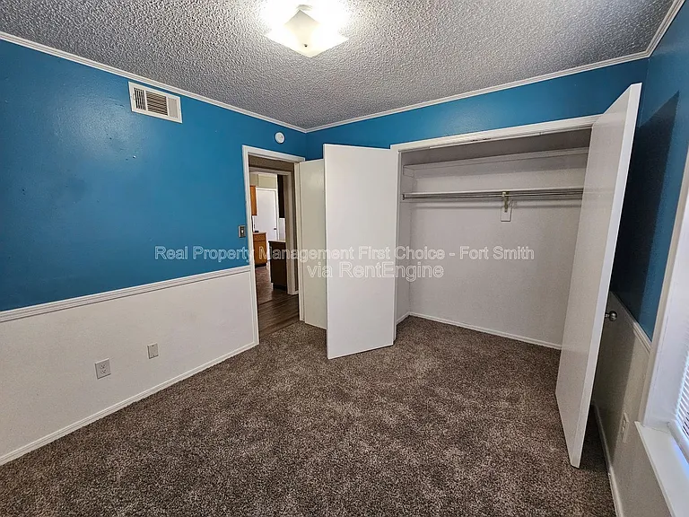 6719 Independence St — Photo 7