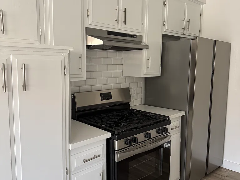1030 N Edinburgh Ave #6 — Photo 5