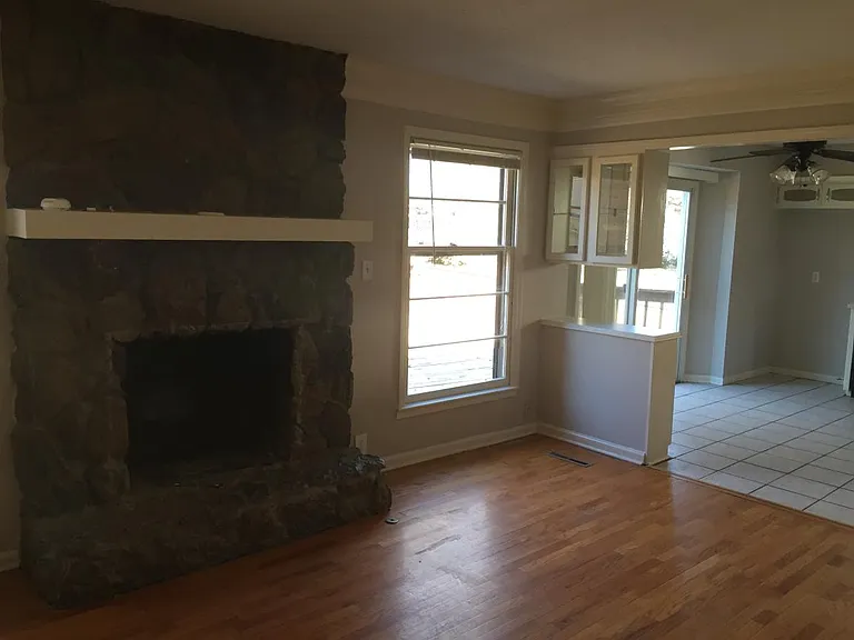 1025 S Clairborne Rd — Photo 4