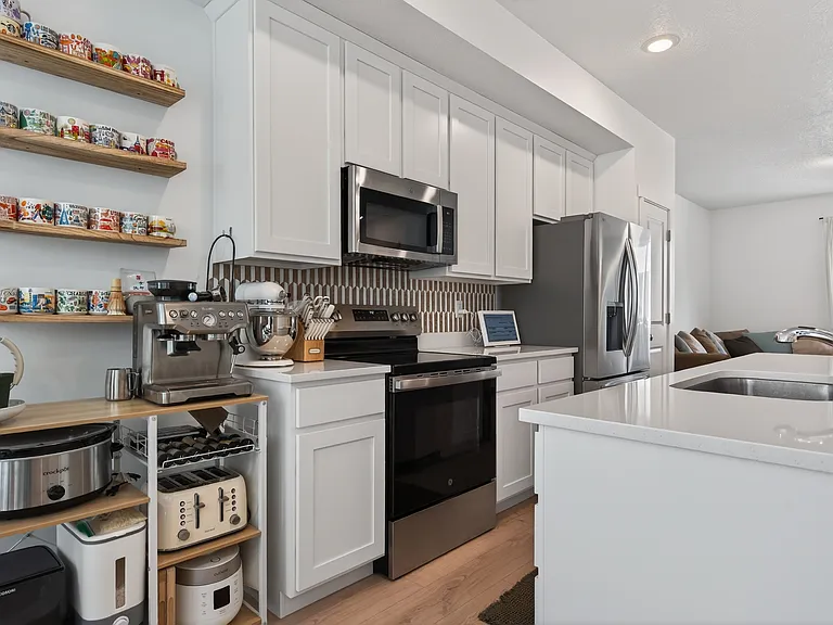 1146 S Redwood Rd #604 — Photo 4