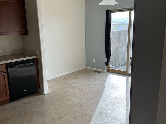 4th image of 1541 Meadow Ln