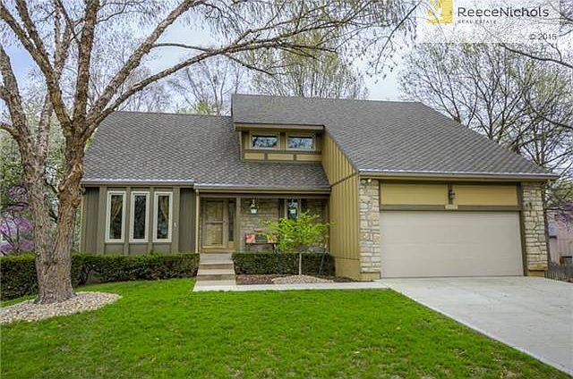 Rare 1.5 Story in Country Ridge!