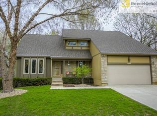 8941 Tomashaw Ln, Lenexa, KS 66219