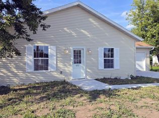 632 W Delavan Dr, Janesville, WI 53548