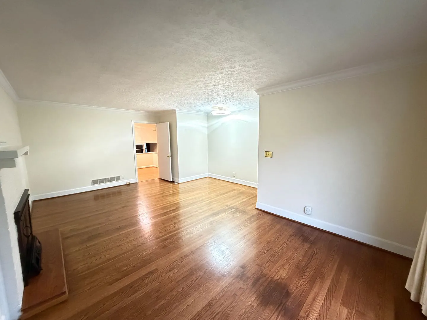 Lovely 4 Bedroom and 3 Bath House! — Photo 2