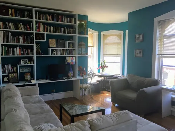 909 W Wisconsin St APT 3R, Chicago, IL 60614