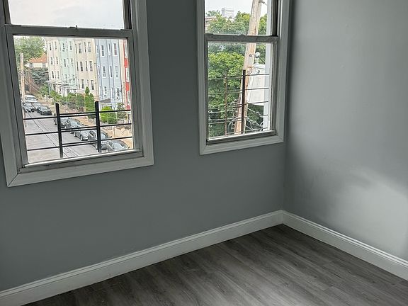4th image of 31 Spruce St #4F