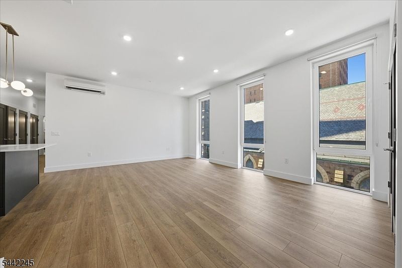 1st image of 21 Lincoln Park #302