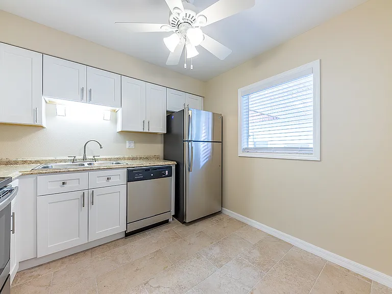 Gulf Gate Apartments — Photo 21