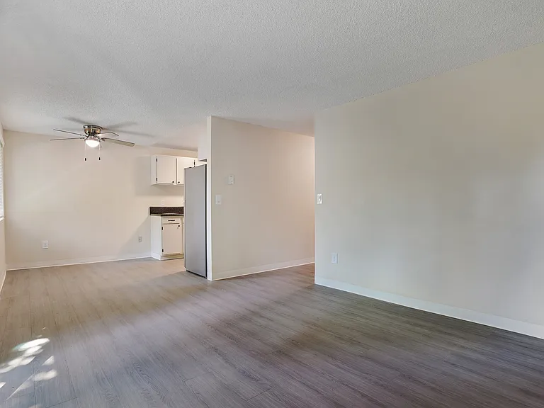 Maple Knoll Apartments — Photo 18