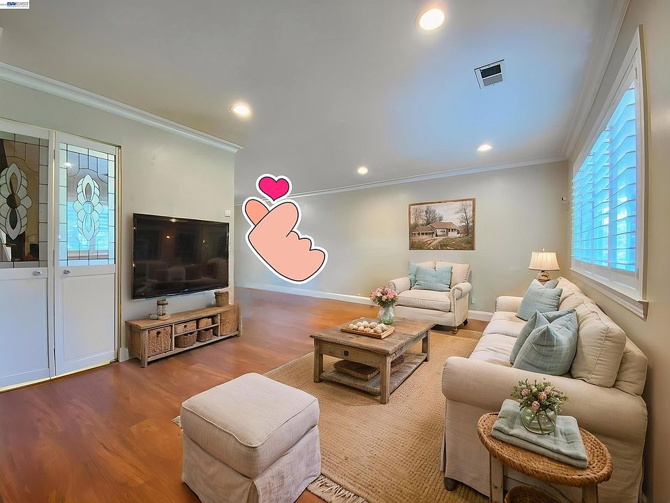 1st image of 92 Hemlock Ln