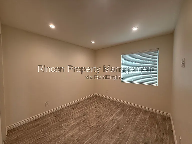 921 Aurora Dr #B — Photo 6
