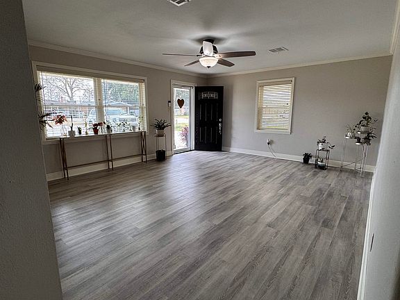 5th image of 1017 Hickory St