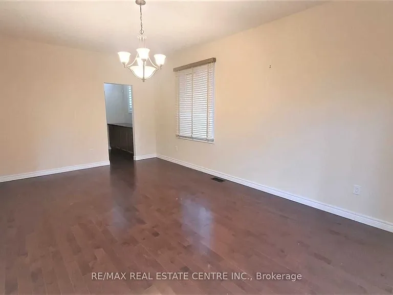 15 Sasha Ct — Photo 5