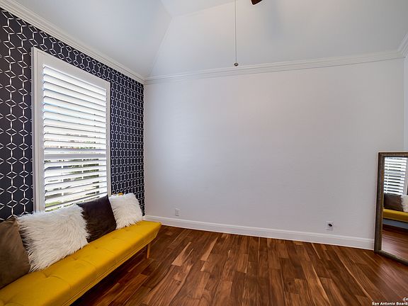 2nd image of 320 STRESA