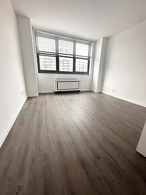 Rented by Manhattan Realty Group | media 10