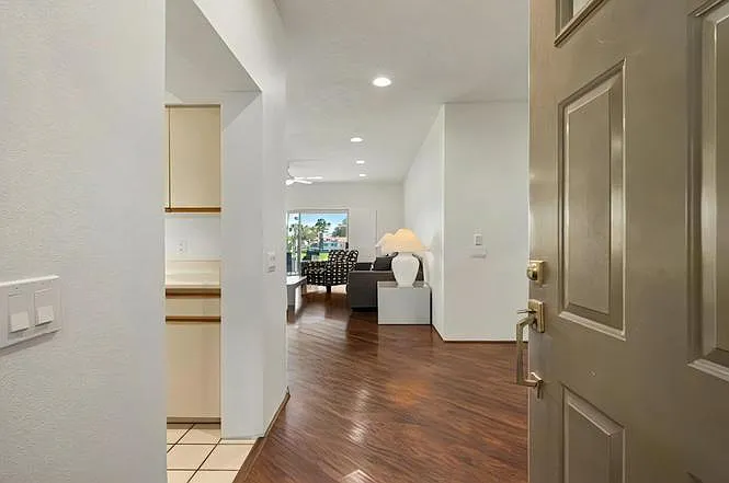 270 Vista Royale Cir E — Photo 16