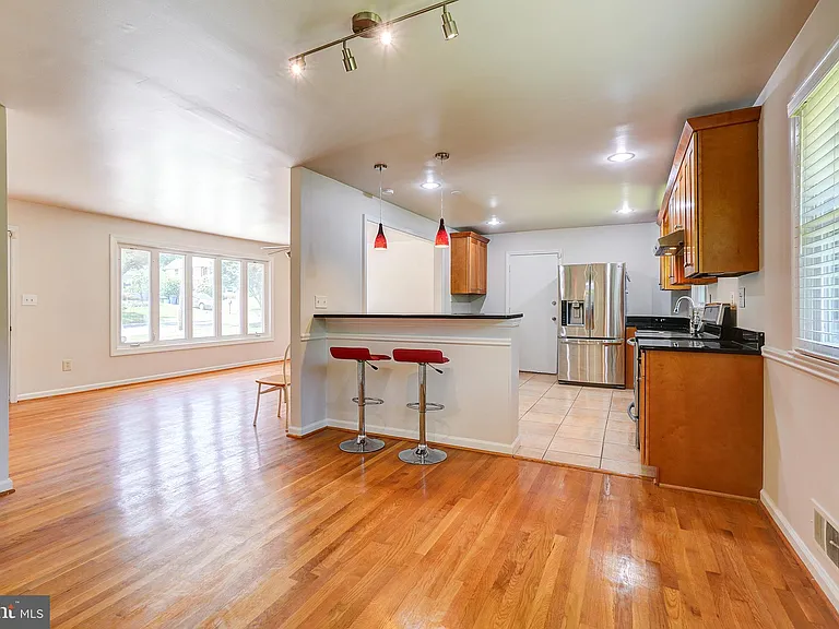 2708 Shanandale Dr — Photo 10