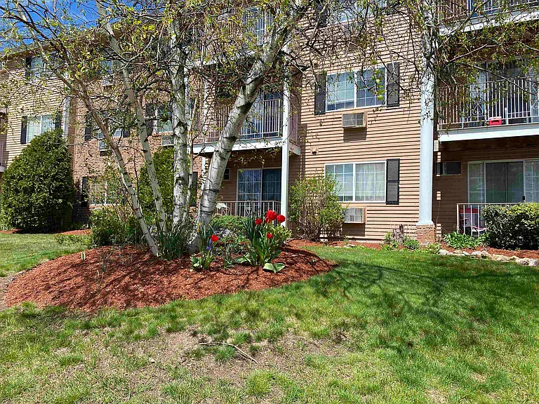 383 Huse Rd #6 — Photo 8