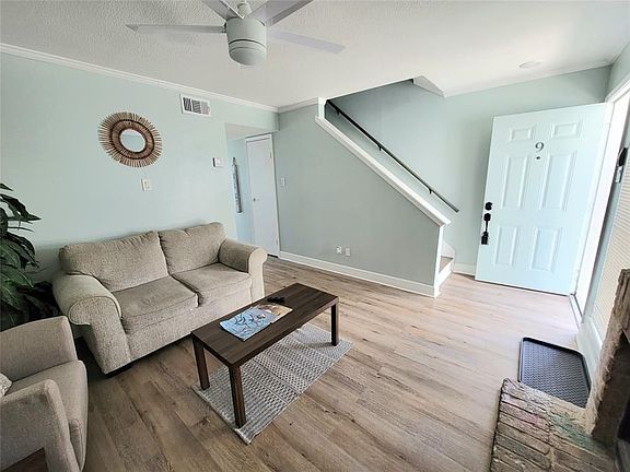 3rd image of 925 Sealy St #9