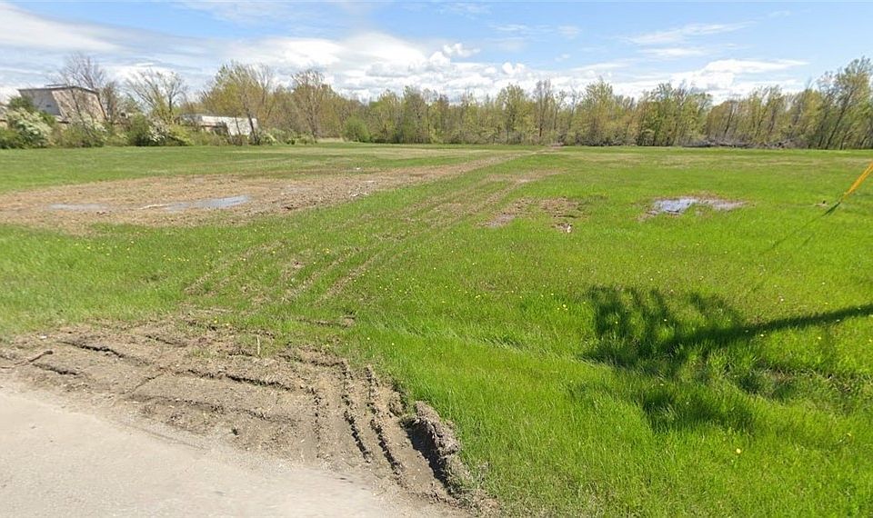 2nd image of River St