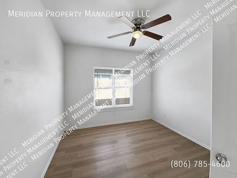 5537 Itasca St #B — Photo 16